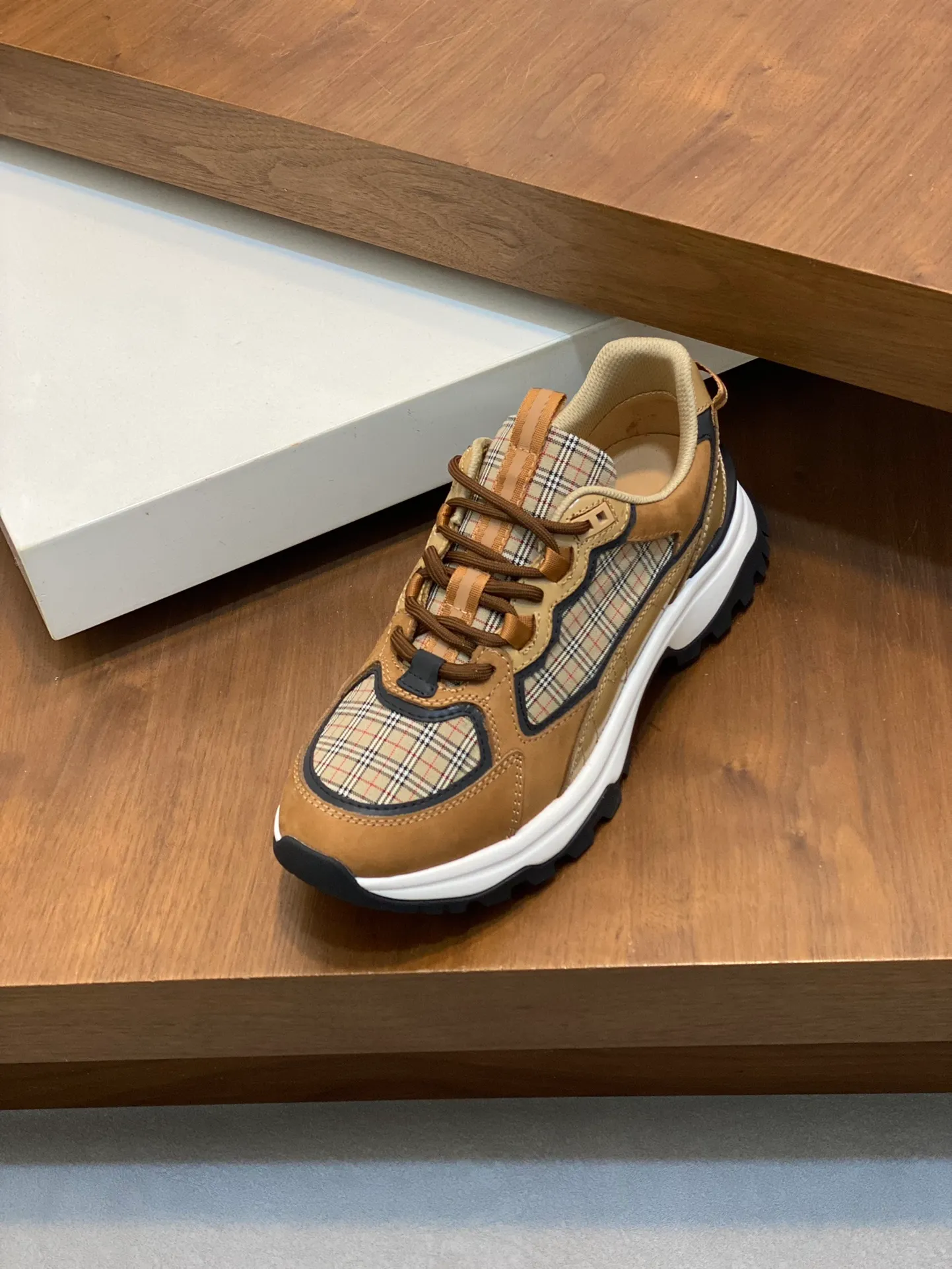💰660 Burberry 2024🆕Ss men's classic low-cut thick-soled sneakers, made of first-grain cowhide and decorated with the new brand logo. First-layer cowhide foot pads, heel decorated with Burberry letter embossed logo, T men's men's shoes 💰U original outsole! Size: 39-44 (customized at 38.45)